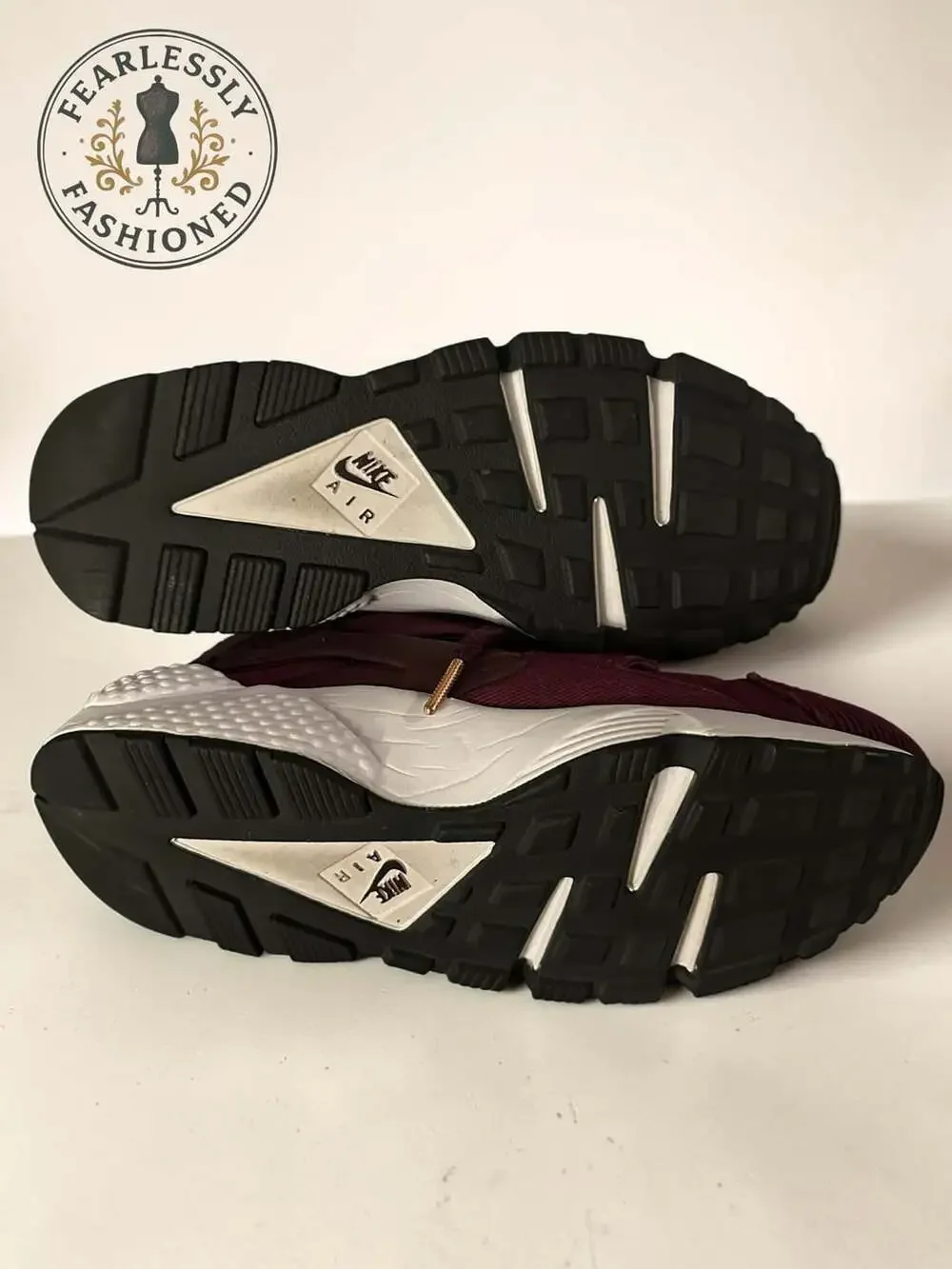 Nike Air Huarache Run SE Size 9.5 Bordeaux Night Maroon Sneakers